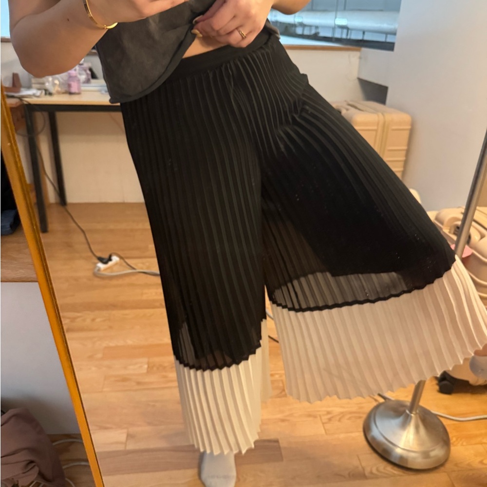 Club Monaco Black and Cream Culottes